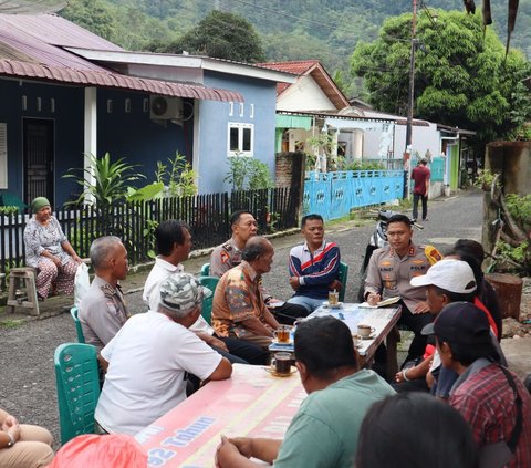 Kapolres Sibolga Turun Langsung Dengarkan Aspirasi Masyarakat Saat Jumat Curhat