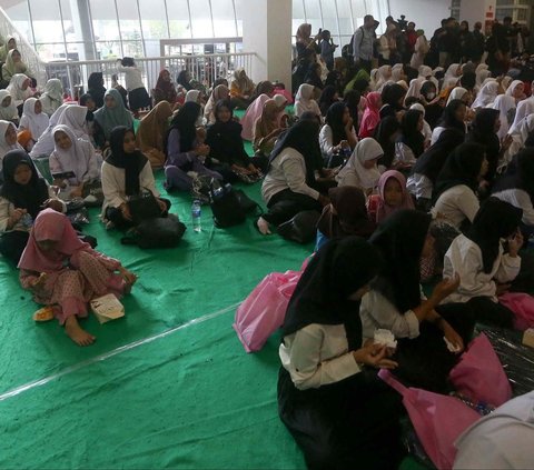 FOTO: Momen Khofifah Santuni Ratusan Anak Yatim Jelang Harlah ke-78 Muslimat NU di GBK