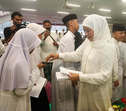 FOTO: Momen Khofifah Santuni Ratusan Anak Yatim Jelang Harlah ke-78 Muslimat NU di GBK