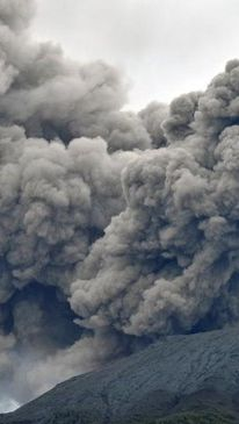 Imbas Sebaran Abu Vulkanik Marapi, Otoritas Bandara Internasional Minangkabau Ditutup
