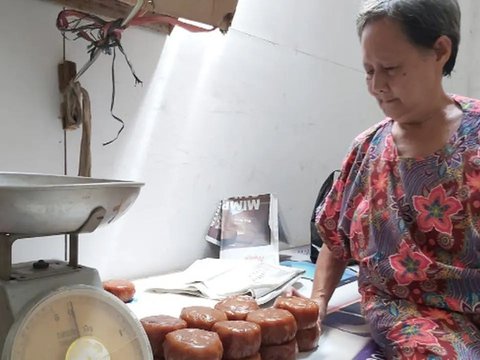 Masih Produksi Kue Keranjang di Usia 71 Tahun, Lansia Ini Ceritakan Pasang Surut Usahanya