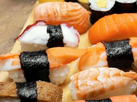 Meski Terlihat Simpel, Ternyata Makan Sushi juga Ada Aturannya Lho, Ini Caranya