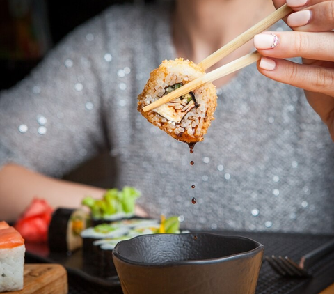 Meski Terlihat Simpel, Ternyata Makan Sushi juga Ada Aturannya Lho, Ini Caranya