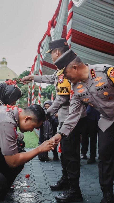 Ucapan selamat dari masyarakat luas pun membanjiri unggahan tersebut.<br>