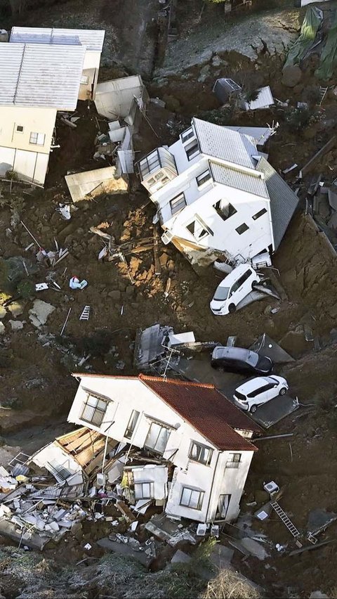 FOTO: Porak-poranda Jepang Dihantam Gempa Dahsyat yang Picu Tsunami, Korban Tewas Berjatuhan