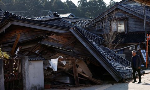 FOTO: Porak-poranda Jepang Dihantam Gempa Dahsyat yang Picu Tsunami, Korban Tewas Berjatuhan