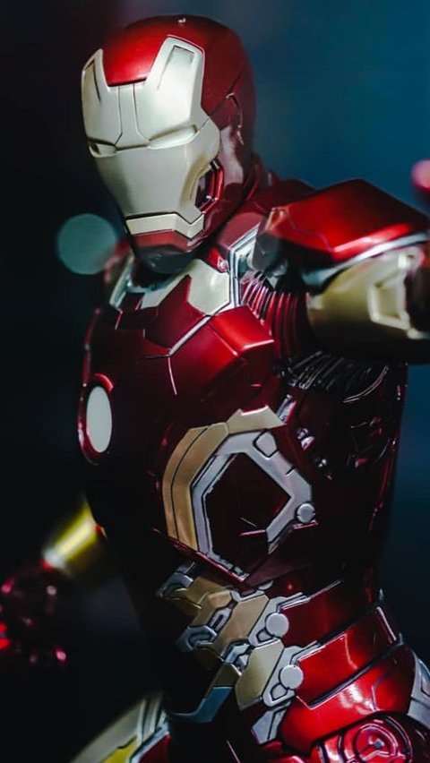 Child Breaks Iron Man Action Figure Worth Over $2300 in Indonesia ...