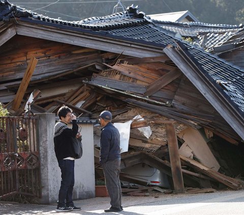 FOTO: Porak-poranda Jepang Dihantam Gempa Dahsyat yang Picu Tsunami, Korban Tewas Berjatuhan