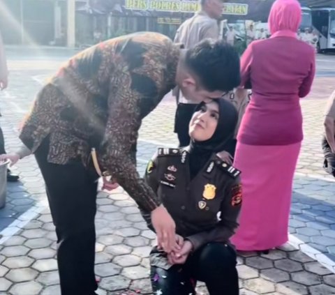 Sama-sama Polisi, Kenaikan Pangkat Pertama Polwan Cantik Ini Dipasangkan Romantis oleh Suami Tercinta