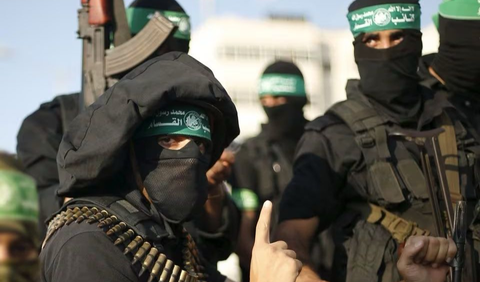 Warga ini juga berpesan di lemari dapur telah diisi dengan makanan kaleng dan ditinggalkan untuk para pejuang Hamas. Mereka meminta pejuang Hamas menikmati makanan tersebut.<br>