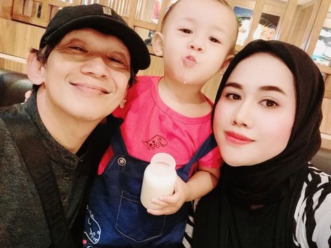 Keluarga Harmonis! Lama Tak Terdengar Kabarnya, ini Potret Terbaru Pelawak Ginanjar 'Empat Sekawan' Bersama Istri dan Anak