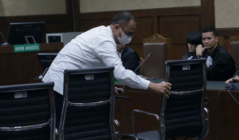 Pada Senin (11/12), Rafael Alun Trisambodo dituntut hukuman 14 tahun kurungan penjara serta pidana denda sebesar Rp1 miliar subsider pidana kurungan pengganti selama 6 bulan. <br><br>