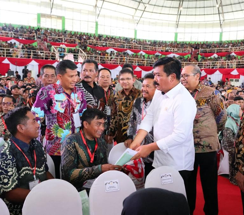Menteri ATR/BPN dampingi Presiden Jokowi Bagikan 2.000 Sertifikat PTSL dan Redistribusi Tanah di Cilacap