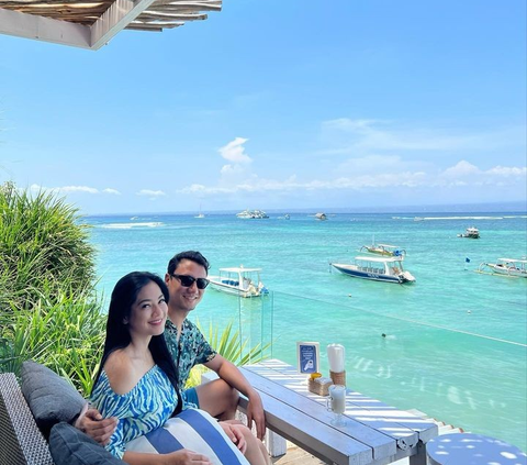 So Sweet! Potret Romantis Titi Kamal dan Christian Sugiono di Bali, Mengkhayal Punya Rumah Depan Laut untuk Masa Tua Nanti