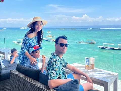 So Sweet! Potret Romantis Titi Kamal dan Christian Sugiono di Bali, Mengkhayal Punya Rumah Depan Laut untuk Masa Tua Nanti