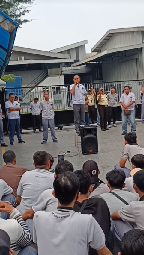 Viral Pabrik Ban Cikarang Gulung Tikar, Momen 1.200 Pegawai Kena PHK