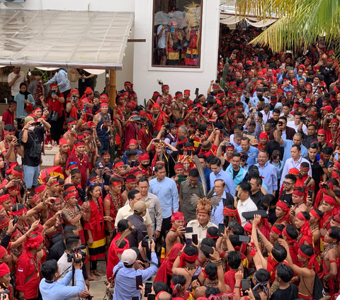 Hujan-Hujanan, Prabowo Kampanye di Pontianak Disambut Meriah Pasukan Merah Dayak
