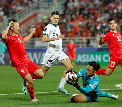 FOTO: Aksi Ernando Ari Tampil Gacor Saat Timnas Indonesia Kalahkan Vietnam di Piala Asia 2023