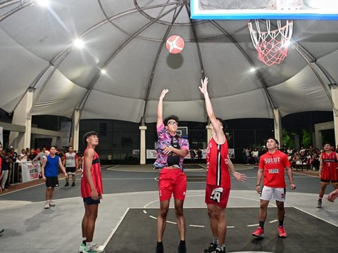 Alam Ganjar Main Basket Bareng Komunitas dan Tim PON Sulawesi Utara