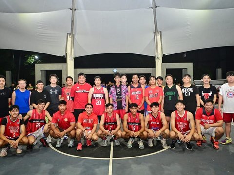 Alam Ganjar Main Basket Bareng Komunitas dan Tim PON Sulawesi Utara