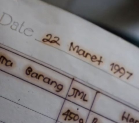 Child Finds Mother's Grocery Store Book Established in the 1990s, Immediately Shocked to See the Price: Instant Noodles Only Rp400!