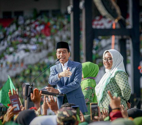 Presiden Joko Widodo atau Jokowi menghadiri perayaan Hari Kelahiran (Harlah) ke-78 Muslimat NU di Stadion Utama Gelora Bung Karno, Jakarta, Sabtu (20/1/2024). Dalam momen tersebut Jokowi berpesan agar jangan sampai masyarakat diadu domba oleh pihak-pihak yang tidak bertanggung jawab.