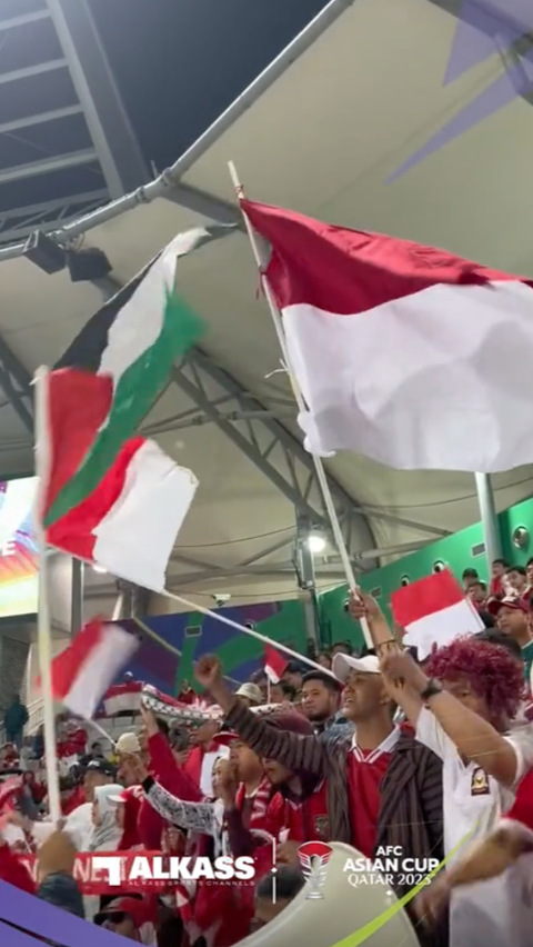 <b>Menggema di Stadion, Momen Supporter Indonesia Serukan Yel-yel 'Free Palestina' di Piala Asia 2023</b><br>