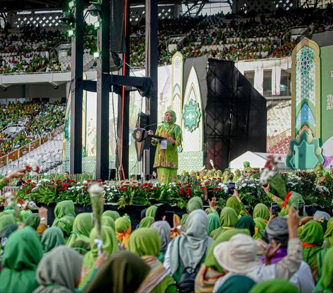 FOTO: Momen Jokowi Hadiri Harlah ke-78 Muslimat NU di GBK, Ingatkan Jangan Mau Diadu Domba karena Pemilu