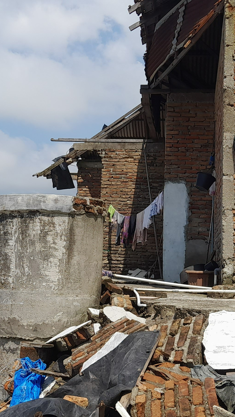 Duka Warga Pesisir Padang Pariaman, Rumahnya Hancur Dihantam Abrasi Bertahun-Tahun <br>