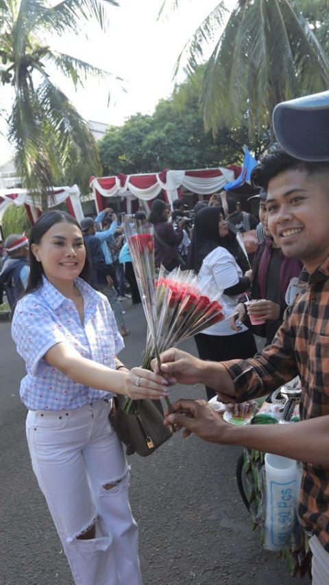 FOTO: Semarak Relawan Gen Z Gelar Pawai Gemoy Saat Deklarasi Dukung Prabowo-Gibran