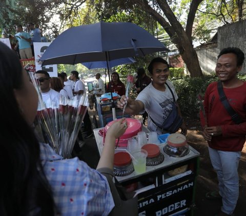 FOTO: Semarak Relawan Gen Z Gelar Pawai Gemoy Saat Deklarasi Dukung Prabowo-Gibran