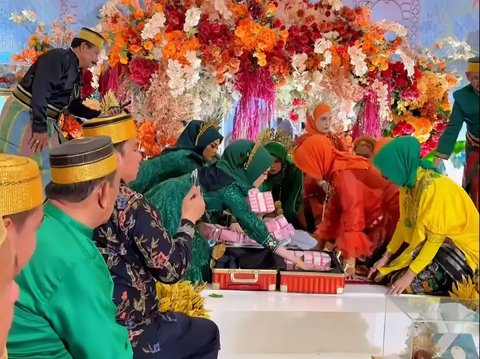Proposed with a dowry of Rp2 billion, here are 11 portraits of the traditional event of delivering a fantastic dowry for Princess DA before marriage