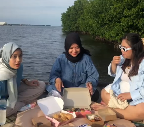 HP Wanita Ini Jatuh ke Tepi Laut Hutan Mangrove yang Diduga Ada Buayanya, Begini Kronologinya yang Bikin Elus Dada