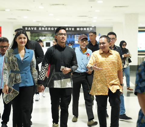 Bertemu Relawan di Kuala Lumpur, Kaesang Disebut Pekerja Migran Rebutan Minta Foto