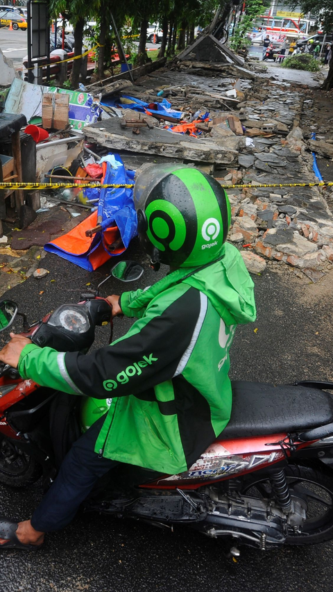 FOTO: Penampakan Tembok Roboh yang Menewaskan Tiga Orang di Tebet,