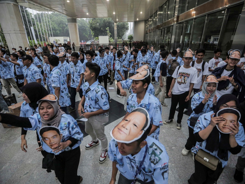 FOTO: Kaum Milenial Pendukung Capres dan Cawapres Mendominasi Jelang Debat Keempat Pilpres 2024