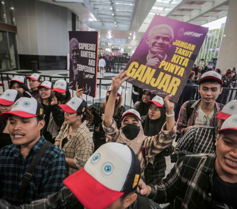 FOTO: Kaum Milenial Pendukung Capres dan Cawapres Mendominasi Jelang Debat Keempat Pilpres 2024