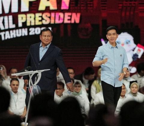 FOTO: Gaya Prabowo-Gibran hingga Senyuman Manis Anies-Muhaimin saat Masuk Panggung Debat Keempat Pilpres 2024