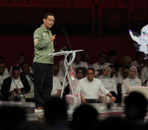 Kronologi Debat Panas dengan Gibran Sampai Mahfud Geleng-Gelang Bilang 'Jawaban Ngawur, Ngarang, Tidak Perlu Dijawab'