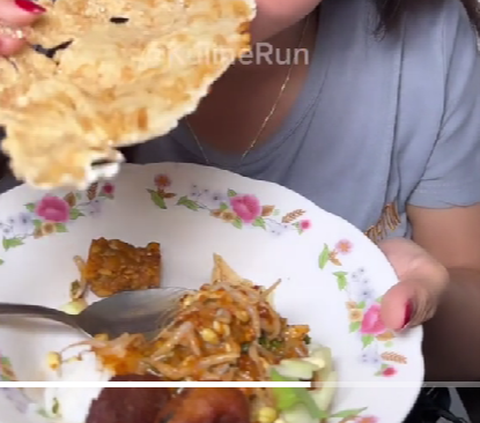 Nasi Pecel Legendaris di Tulungagung Ini Porsinya Kecil Banget, Makan Dua Porsi Belum Kenyang