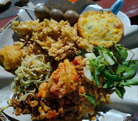 Nasi Pecel Legendaris di Tulungagung Ini Porsinya Kecil Banget, Makan Dua Porsi Belum Kenyang