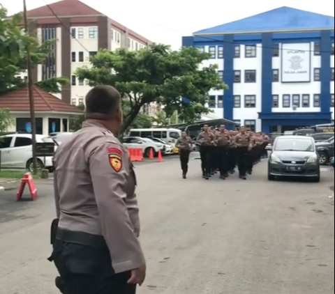 Sangar dan Tegas, Bripka Deni Selaku Senior Perintahkan Juniornya Untuk Lari di Polda Jabar 'Lagi Antagonis'