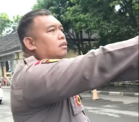 Sangar dan Tegas, Bripka Deni Selaku Senior Perintahkan Juniornya Untuk Lari di Polda Jabar 'Lagi Antagonis'