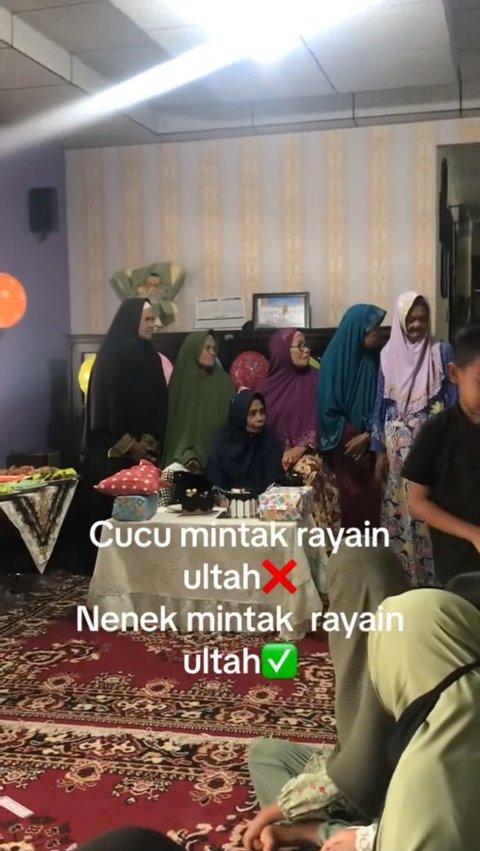 Seperti halnya perayaan ultah anak-anak, nenek ini juga mengundang teman-temannya ke pesta ulang tahunnya