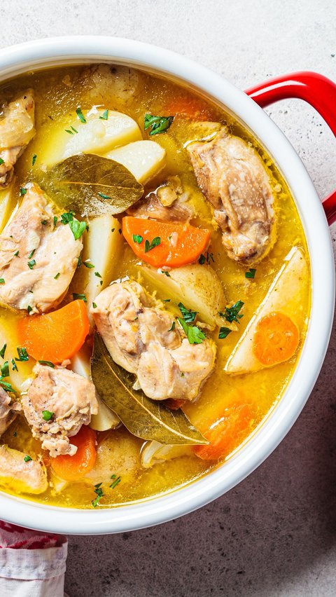 Recipe for Warm and Savory Yellow Chicken Soup