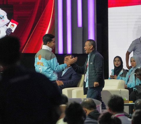 Spesial Gibran 'Dikawal' Prabowo Bersama Profesor, Menteri & Pengusaha, Gacor di Debat Pilpres