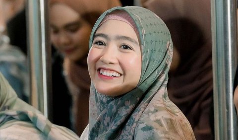 Penampilan Febby Rastanty langsung mencuri perhatian netizen. Tak sedikit yang terkesima melihat penampilan Febby Rastanty.<br>