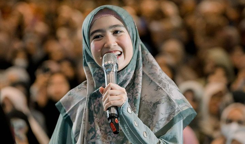 Ada juga yang mendoakan Febby Rastanty istiqomah mengenakan hijab<br>