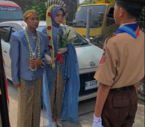 Viral Momen Pernikahan dengan Tradisi Tongkat Pora ala Anggota Pramuka, Curi Perhatian Warganet