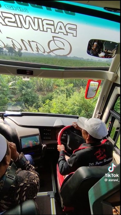 Momen Menegangkan Bus Putar Balik di Jalanan Sempit Ini Viral, Warganet Soroti Hal Ini<br>